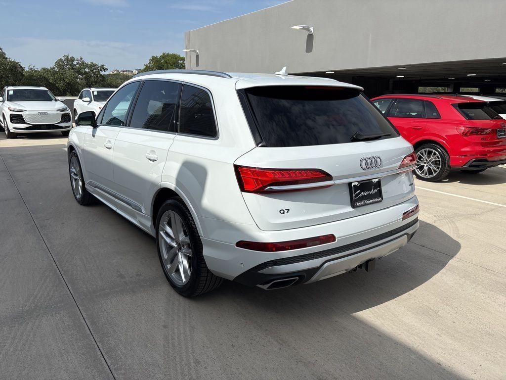 new 2025 Audi Q7 car, priced at $64,361