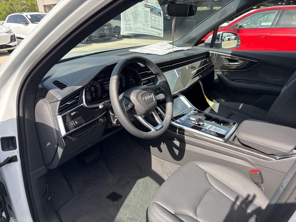 new 2025 Audi Q7 car, priced at $64,361