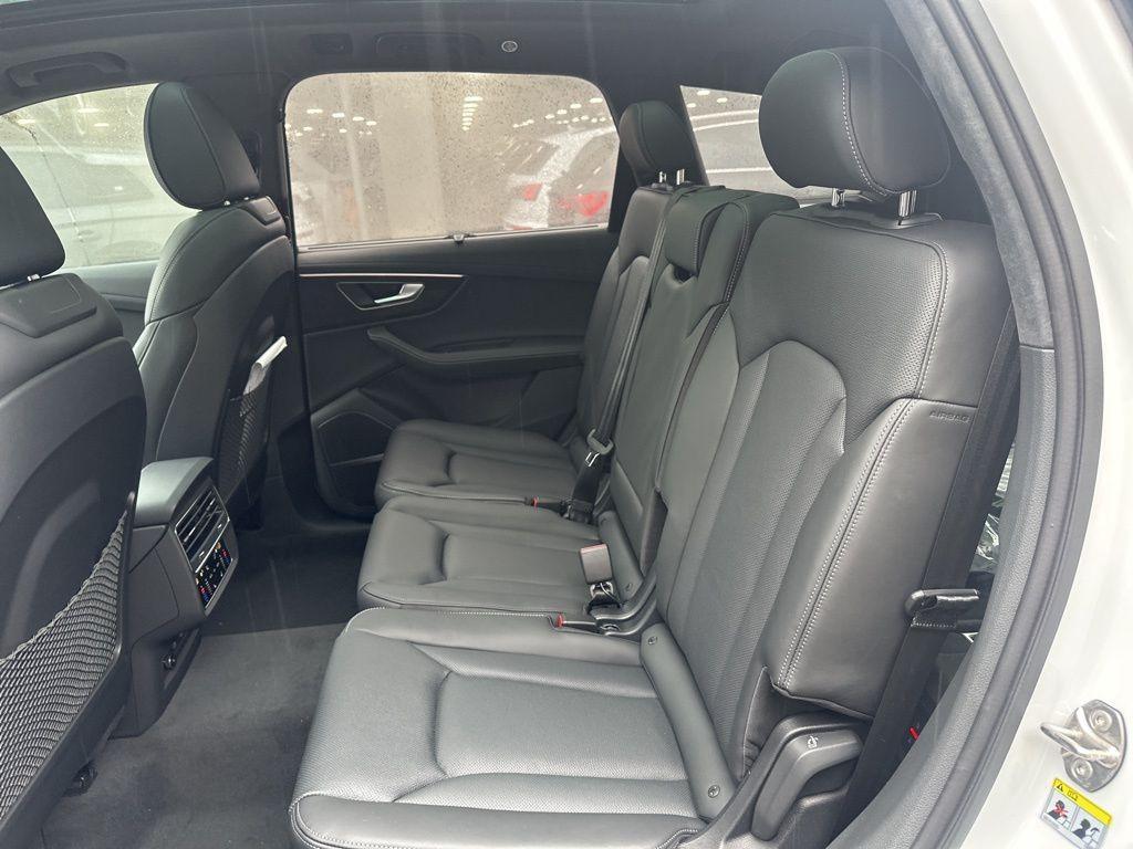 new 2025 Audi Q7 car, priced at $76,905