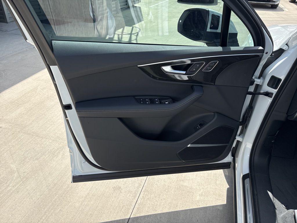 new 2026 Audi Q7 car, priced at $76,445