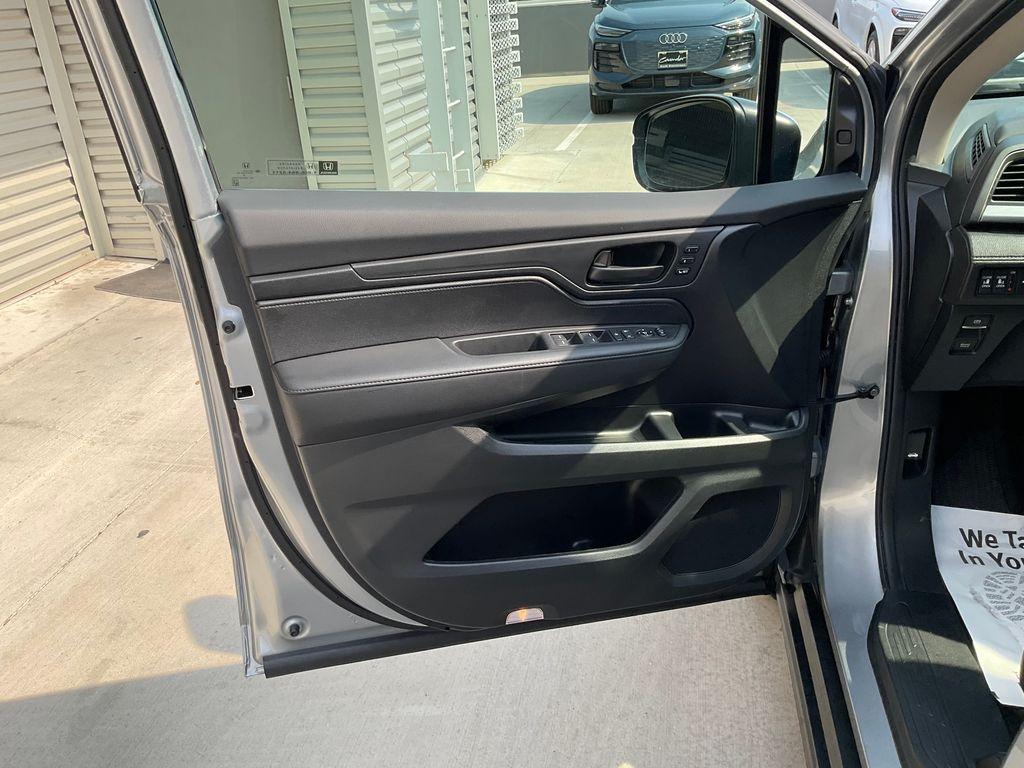 used 2025 Honda Odyssey car, priced at $41,892
