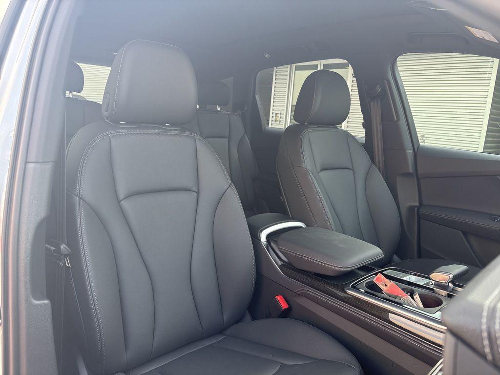 new 2025 Audi Q7 car, priced at $63,487