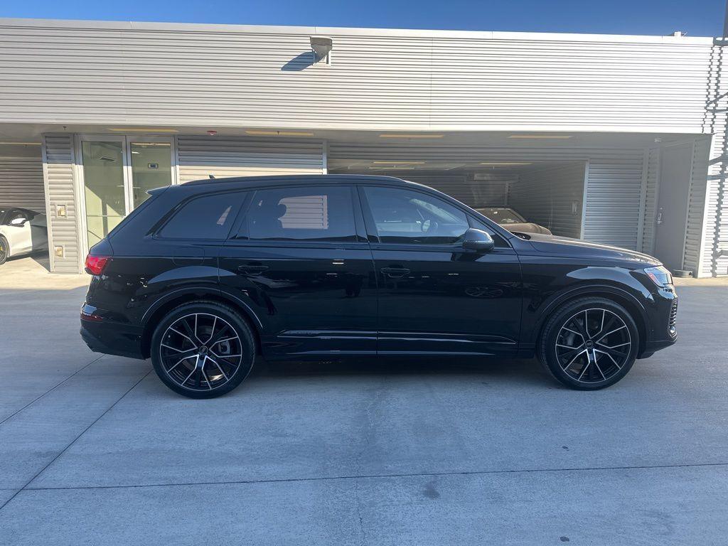 new 2025 Audi Q7 car, priced at $77,835