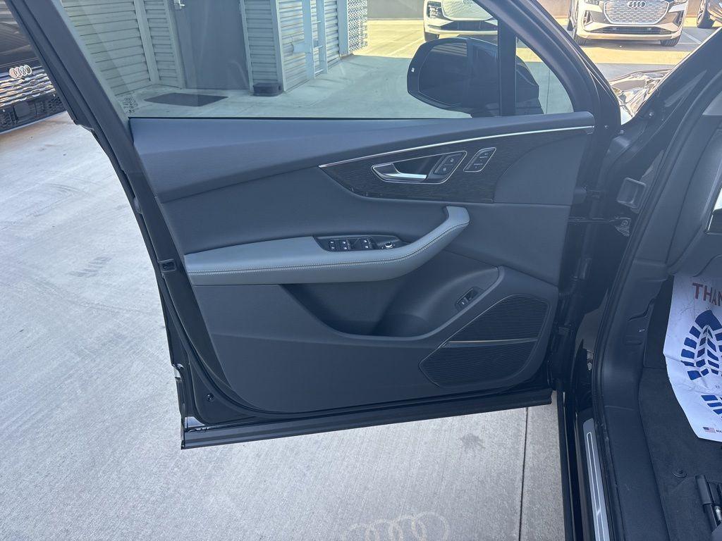 new 2025 Audi Q7 car, priced at $72,480