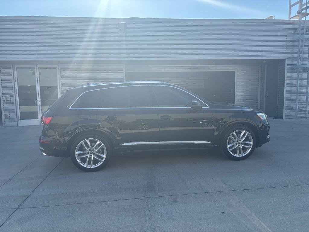 new 2025 Audi Q7 car, priced at $72,480