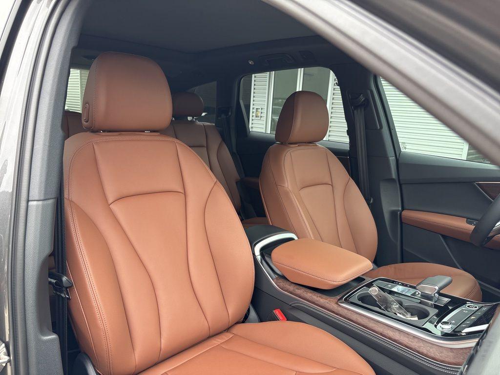 new 2025 Audi Q7 car, priced at $63,487