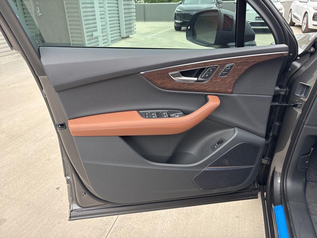 new 2025 Audi Q7 car, priced at $63,487