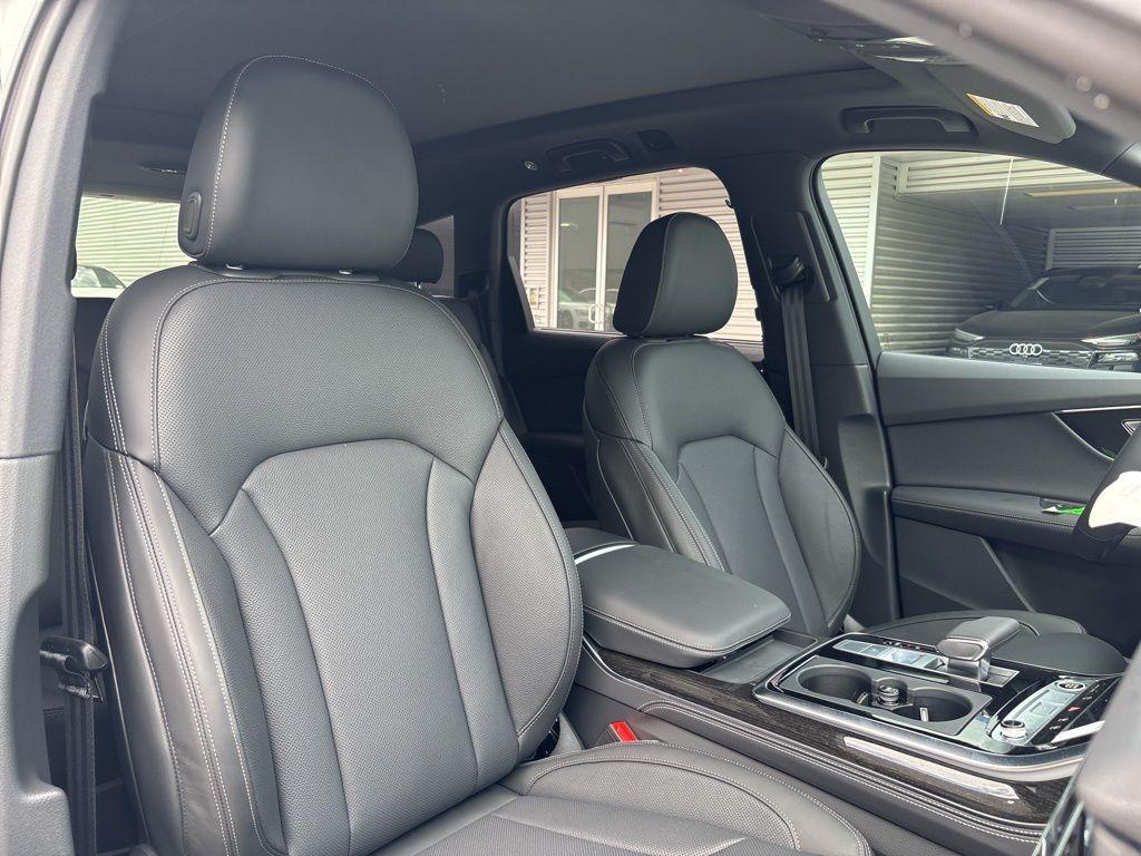 new 2025 Audi Q7 car, priced at $69,851