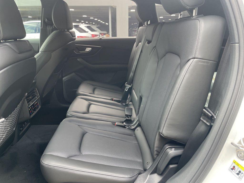 new 2025 Audi Q7 car, priced at $72,346