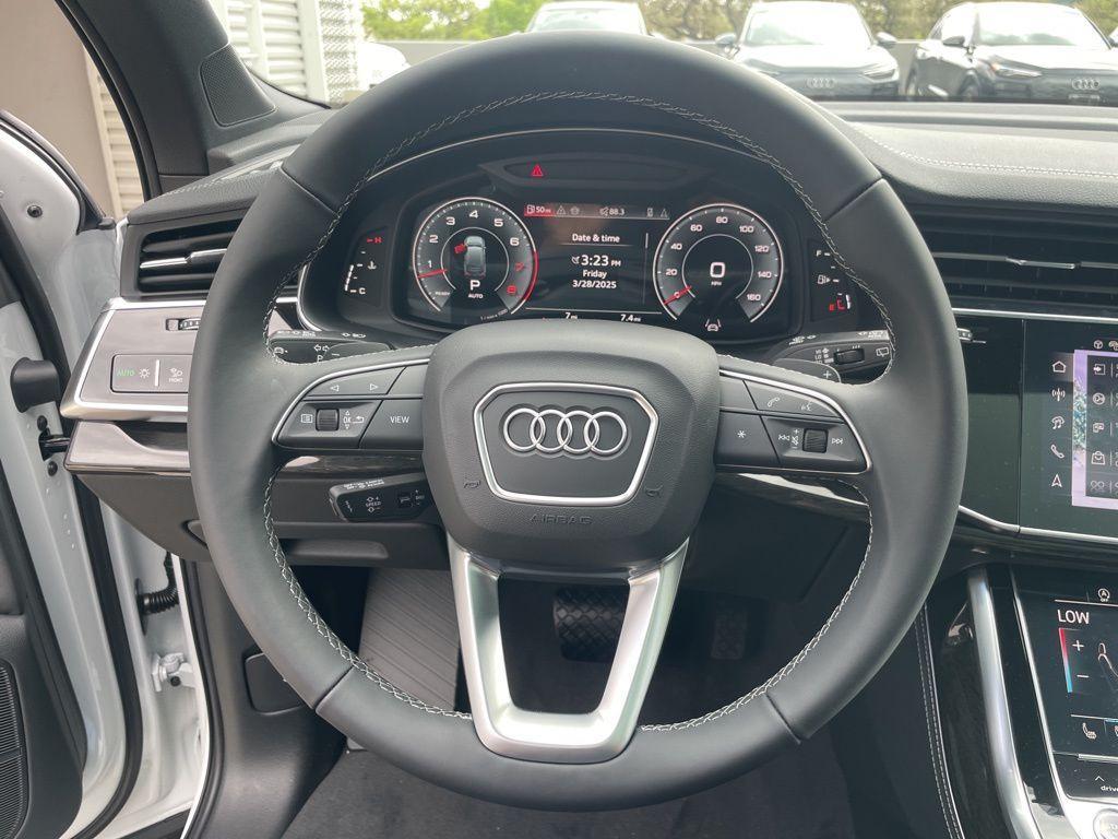 new 2025 Audi Q7 car, priced at $72,346