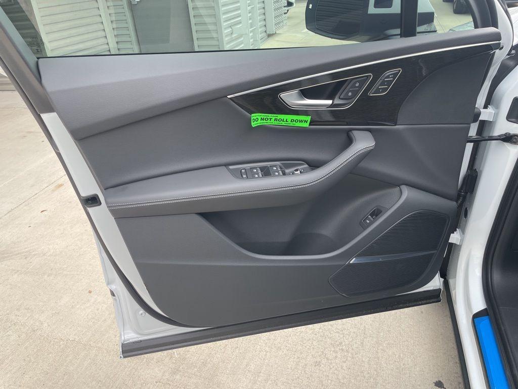 new 2025 Audi Q7 car, priced at $72,346