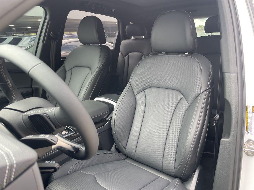 new 2025 Audi Q7 car, priced at $72,346