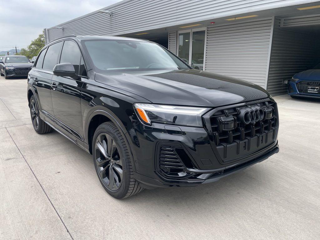 new 2025 Audi Q7 car, priced at $66,769