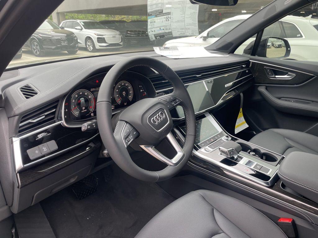 new 2025 Audi Q7 car, priced at $66,769