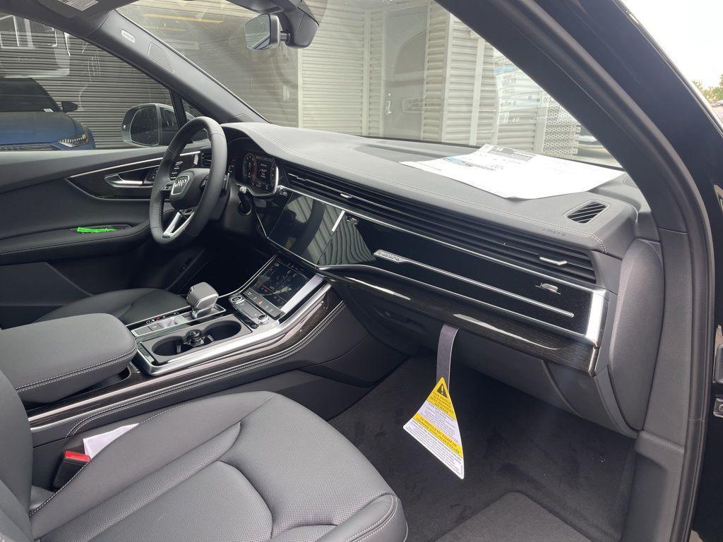 new 2025 Audi Q7 car, priced at $66,769