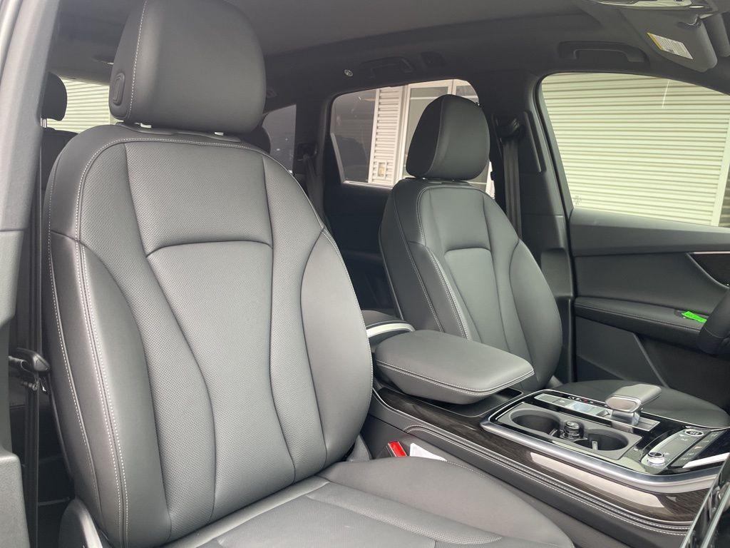 new 2025 Audi Q7 car, priced at $66,769