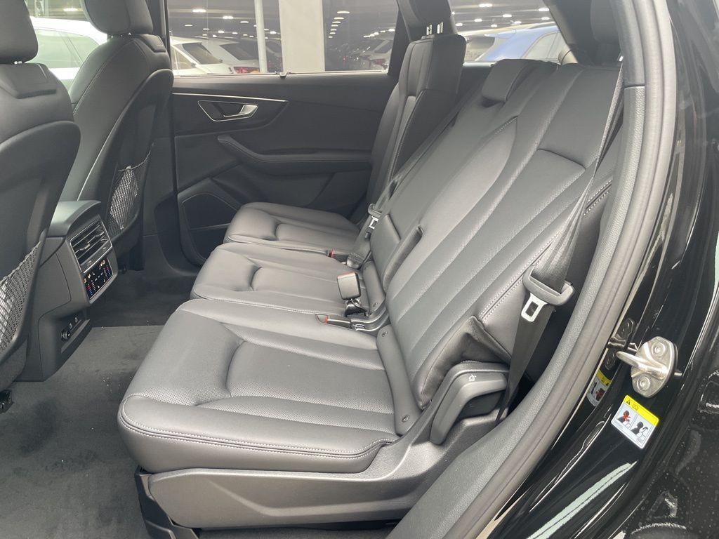 new 2025 Audi Q7 car, priced at $66,769