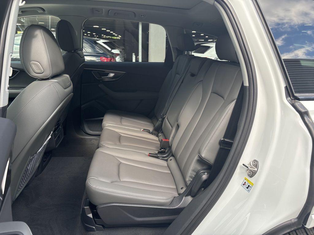 new 2025 Audi Q7 car, priced at $63,537