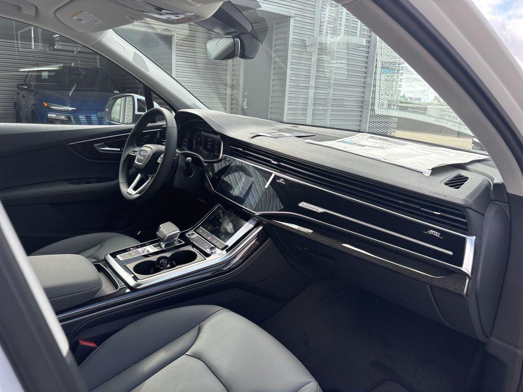 new 2025 Audi Q7 car, priced at $63,537