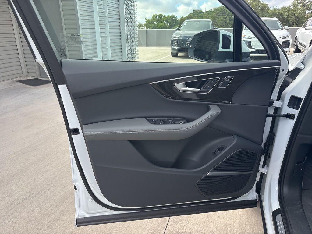 new 2025 Audi Q7 car, priced at $63,537