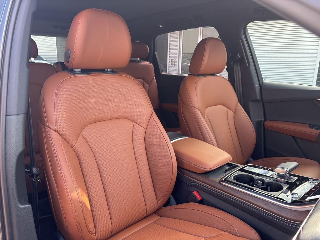 new 2025 Audi Q7 car, priced at $69,929