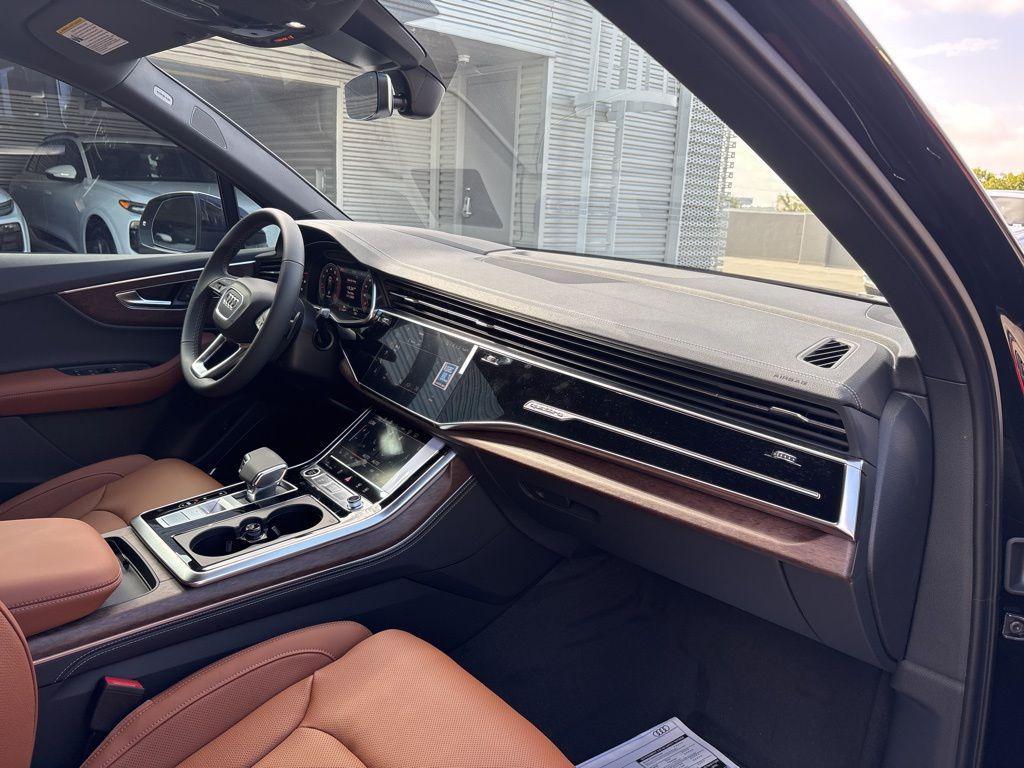 new 2025 Audi Q7 car, priced at $69,929