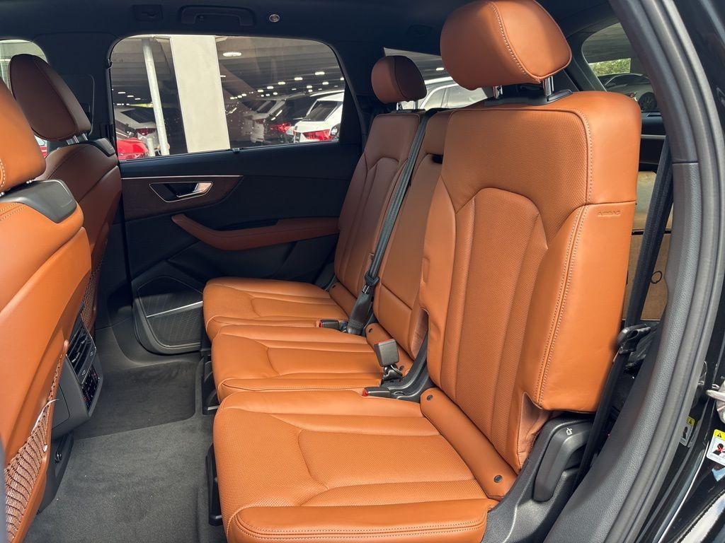 new 2025 Audi Q7 car, priced at $69,929