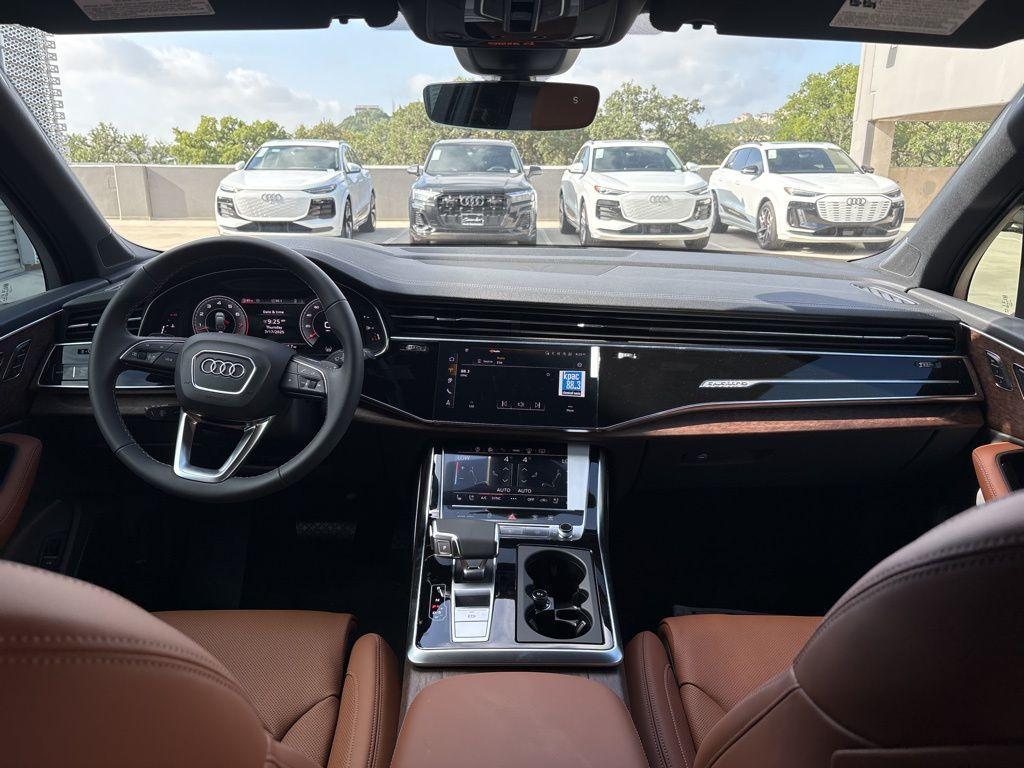 new 2025 Audi Q7 car, priced at $69,929