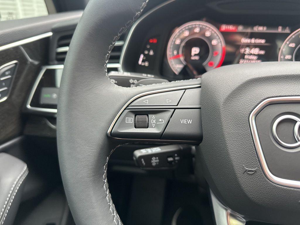 new 2025 Audi Q7 car, priced at $66,718