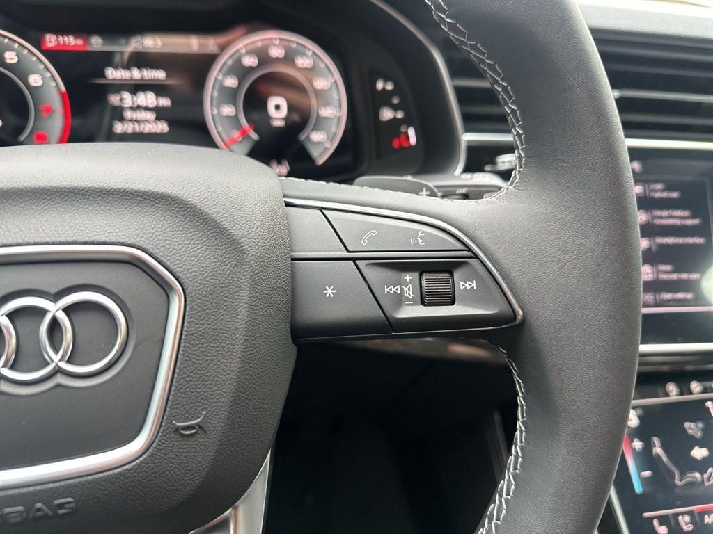 new 2025 Audi Q7 car, priced at $66,718