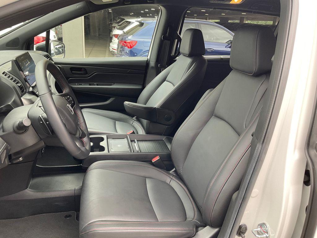used 2025 Honda Odyssey car, priced at $41,892