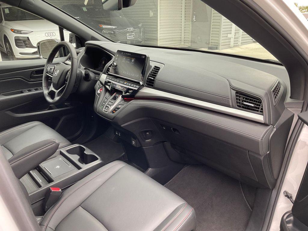 used 2025 Honda Odyssey car, priced at $41,892