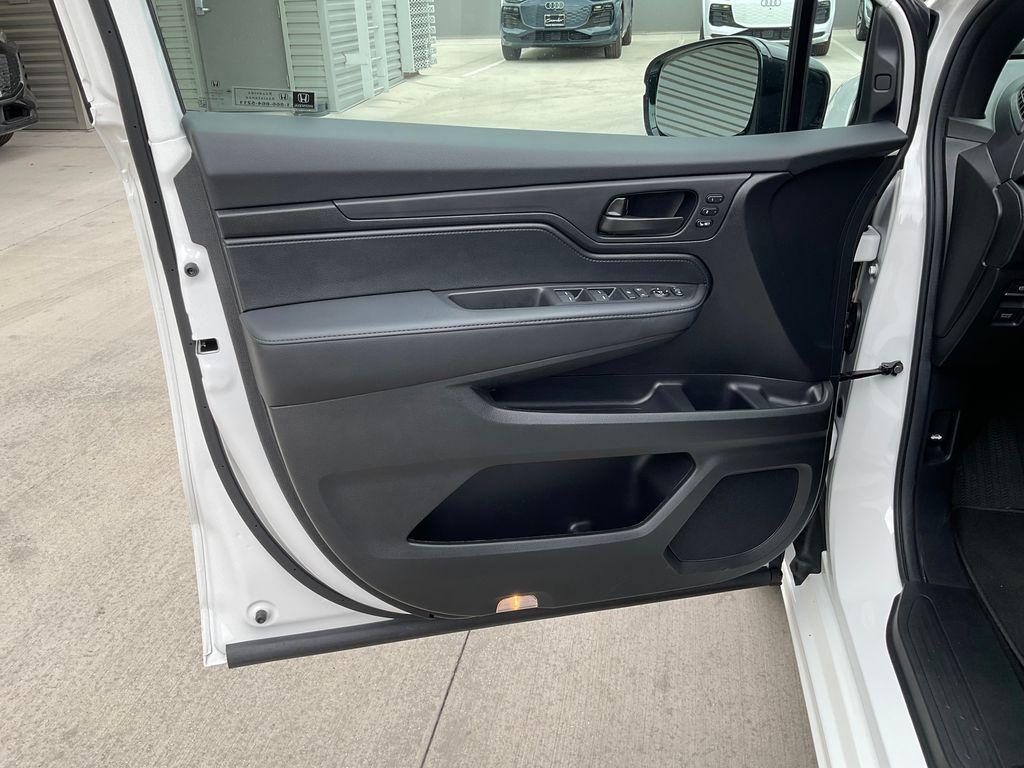 used 2025 Honda Odyssey car, priced at $41,892