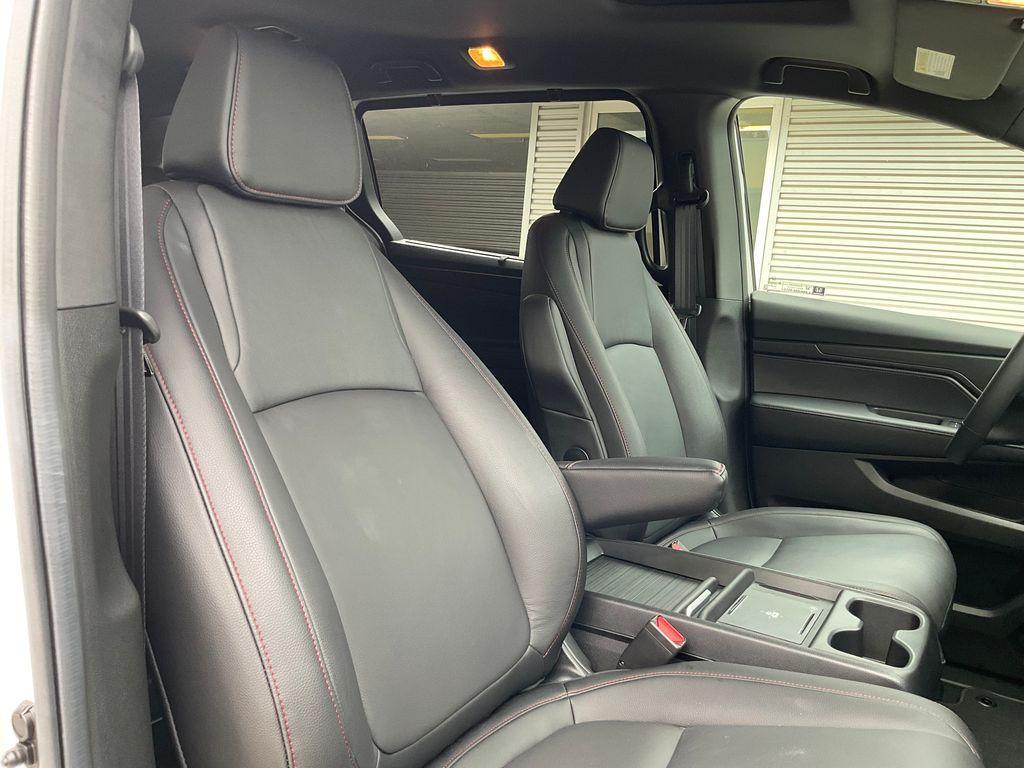 used 2025 Honda Odyssey car, priced at $41,892