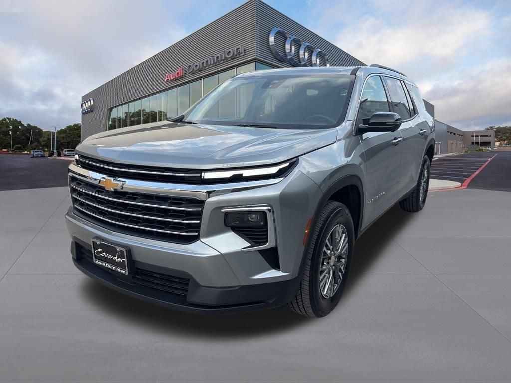 used 2024 Chevrolet Traverse car, priced at $32,891