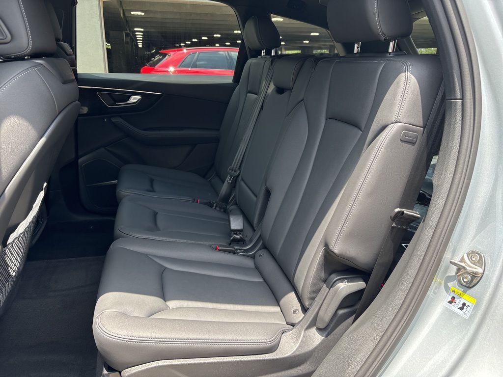 new 2025 Audi Q7 car, priced at $65,891