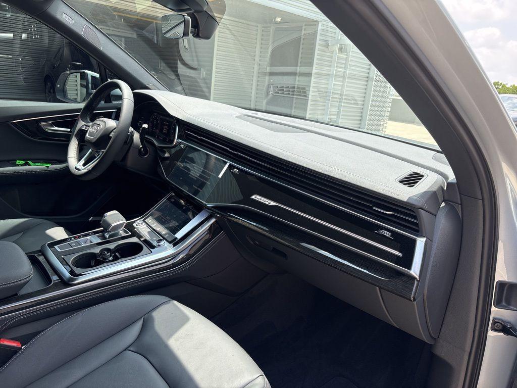 new 2025 Audi Q7 car, priced at $65,891