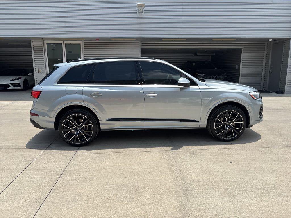 new 2025 Audi Q7 car, priced at $65,891