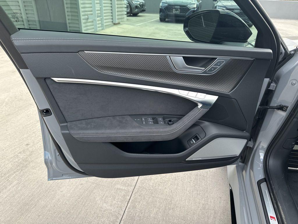 new 2025 Audi RS 6 Avant car, priced at $151,820