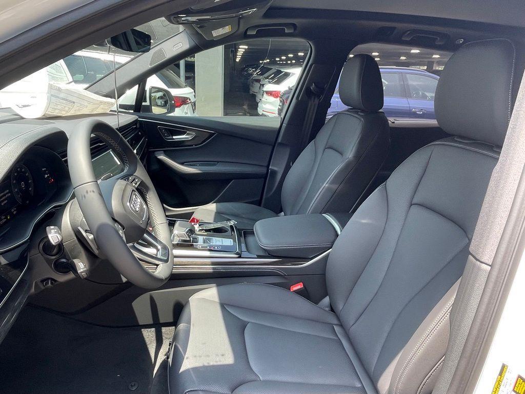 new 2025 Audi Q7 car, priced at $66,490