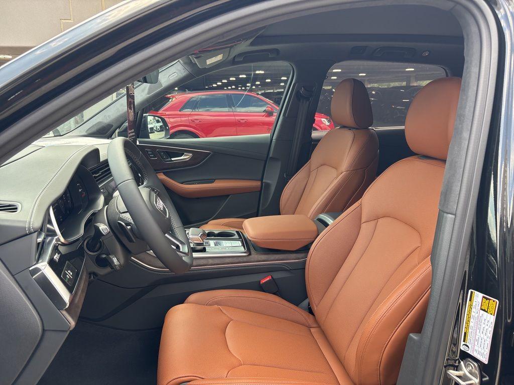 new 2025 Audi Q7 car, priced at $77,045