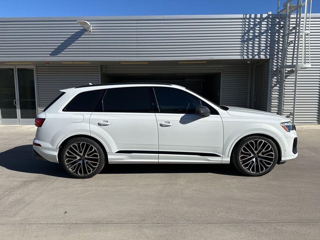 new 2025 Audi SQ7 car, priced at $105,578