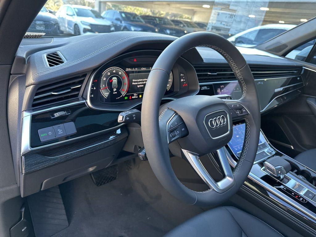 new 2025 Audi Q7 car, priced at $66,634