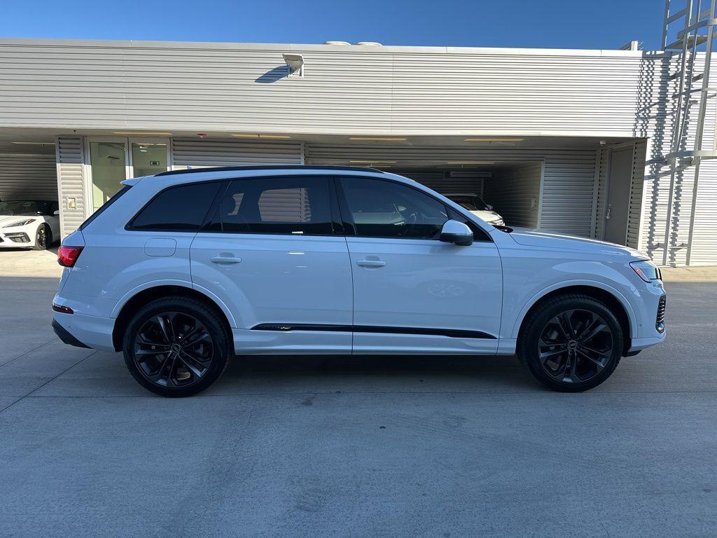 new 2025 Audi Q7 car, priced at $66,634