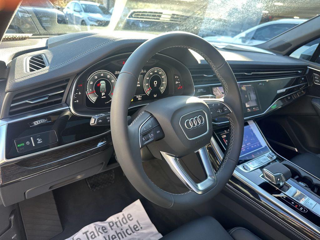 new 2025 Audi Q7 car, priced at $72,481