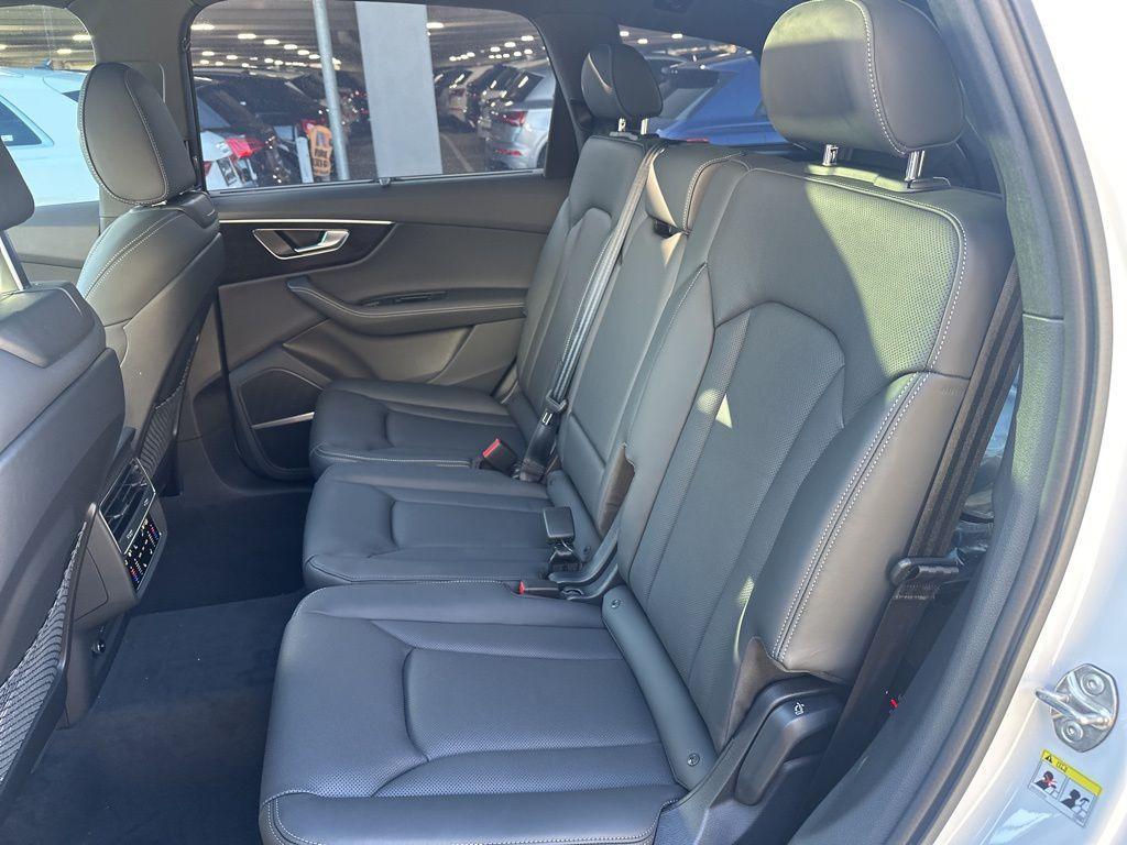 new 2025 Audi Q7 car, priced at $72,481