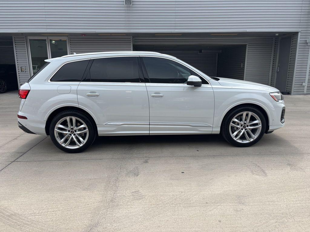 new 2025 Audi Q7 car, priced at $65,029