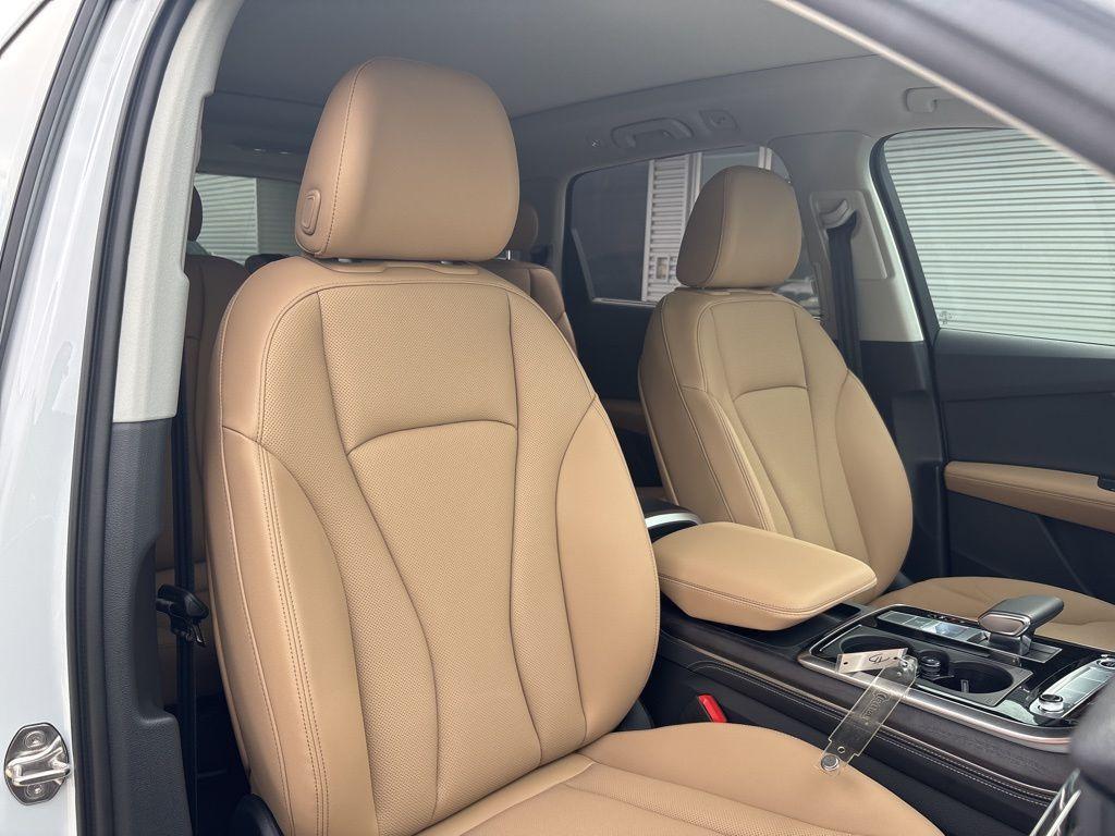new 2025 Audi Q7 car, priced at $65,029