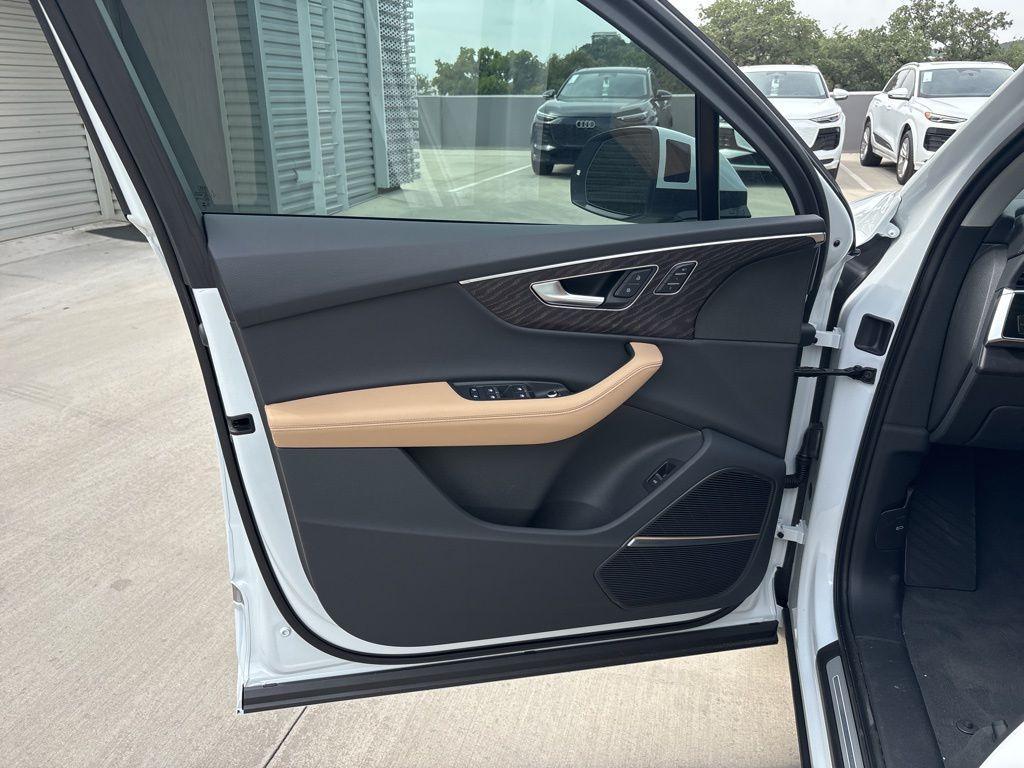 new 2025 Audi Q7 car, priced at $65,029