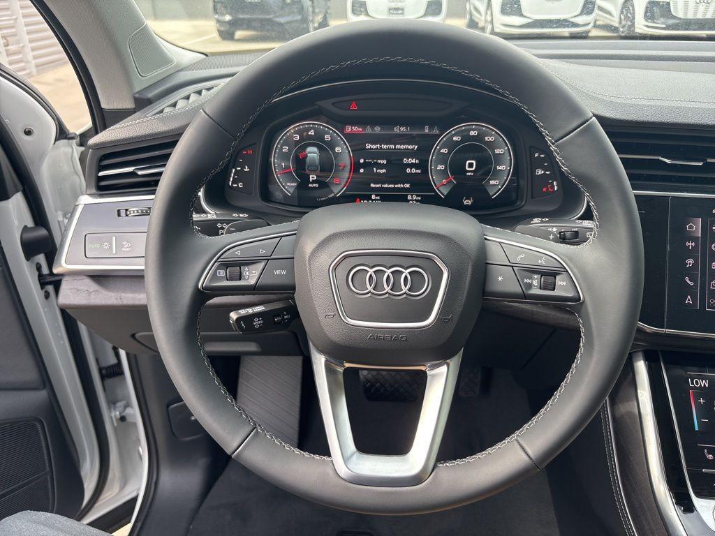 new 2025 Audi Q7 car, priced at $65,029